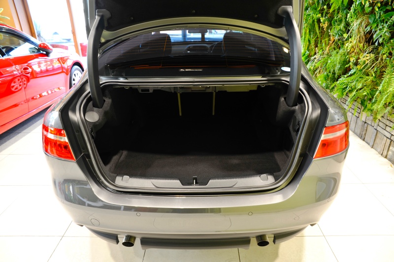 ジャガー XE 25t ポートフォリオ シートヒーター キセノンヘッド