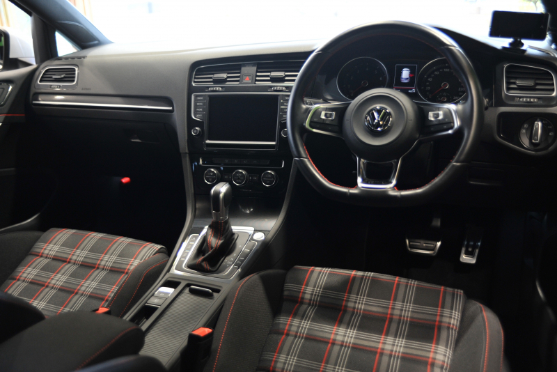 フォルクスワーゲン ゴルフ GTI 2.0 アダプティブクルコン レーンキープアシスト 専用エクステリア 専用インテリア レッドブレーキ