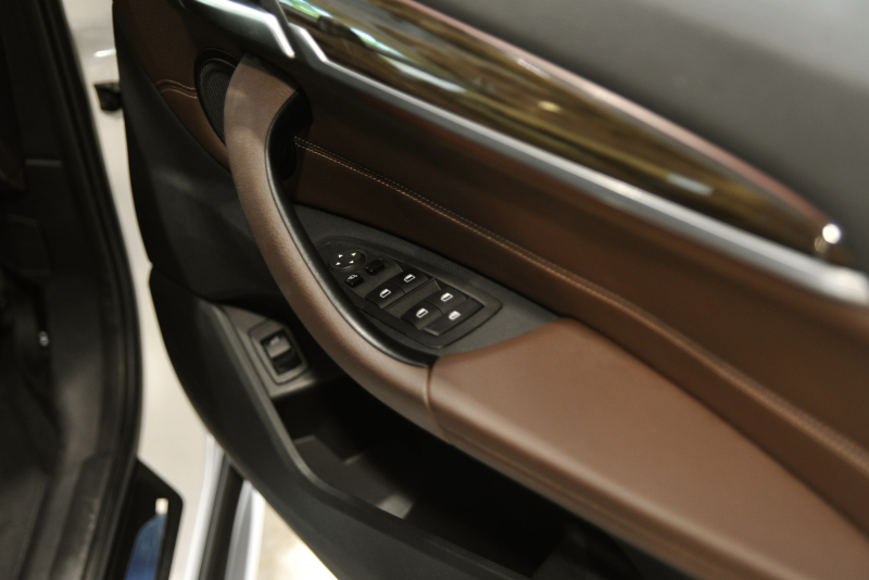 BMW X1 X1 Xdrive18d Xライン4WD LEDヘッドライト コンフォートアクセス 被害軽減ブレーキ レザーシート 情報