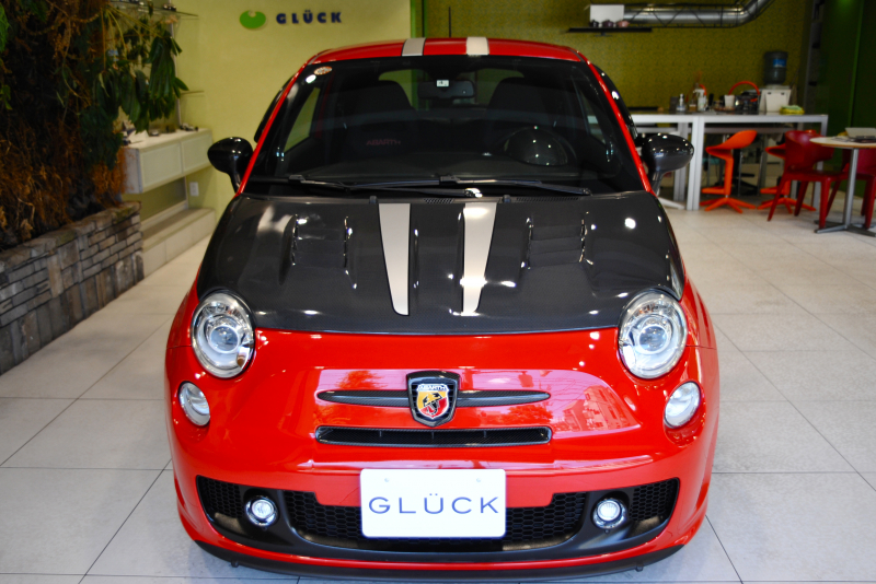 運転席側のＢピラーとなりますABARTH695トリブートフェラーリ　純正カーボンBピラー