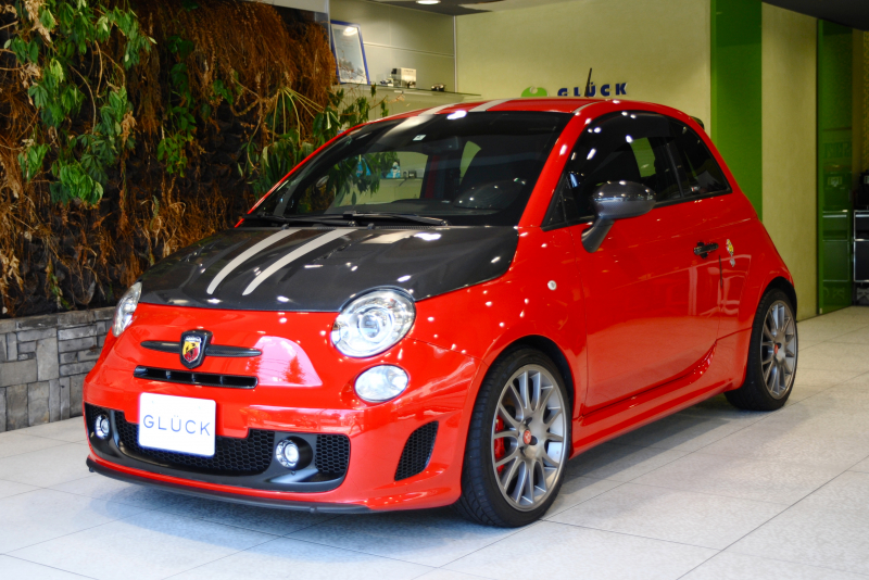 運転席側のＢピラーとなりますABARTH695トリブートフェラーリ　純正カーボンBピラー